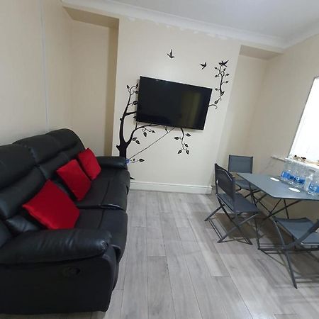 House In The Heart Of Valleys Apartment เอบูเวล ภายนอก รูปภาพ