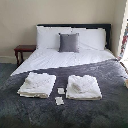 House In The Heart Of Valleys Apartment เอบูเวล ภายนอก รูปภาพ