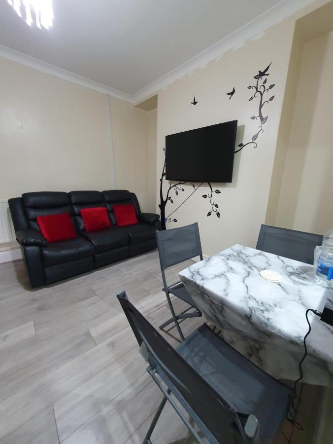 House In The Heart Of Valleys Apartment เอบูเวล ภายนอก รูปภาพ