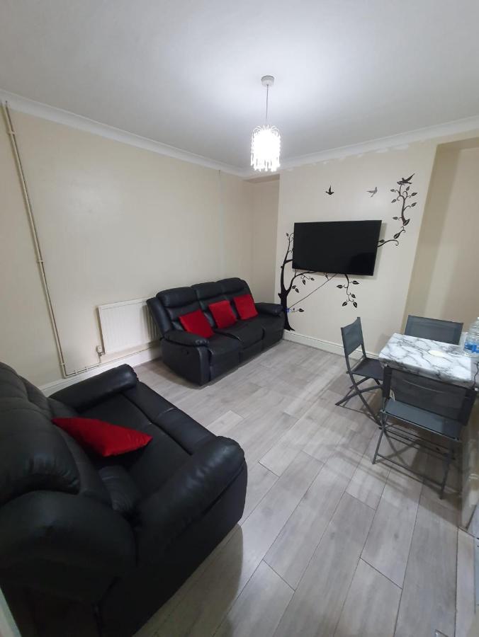 House In The Heart Of Valleys Apartment เอบูเวล ภายนอก รูปภาพ