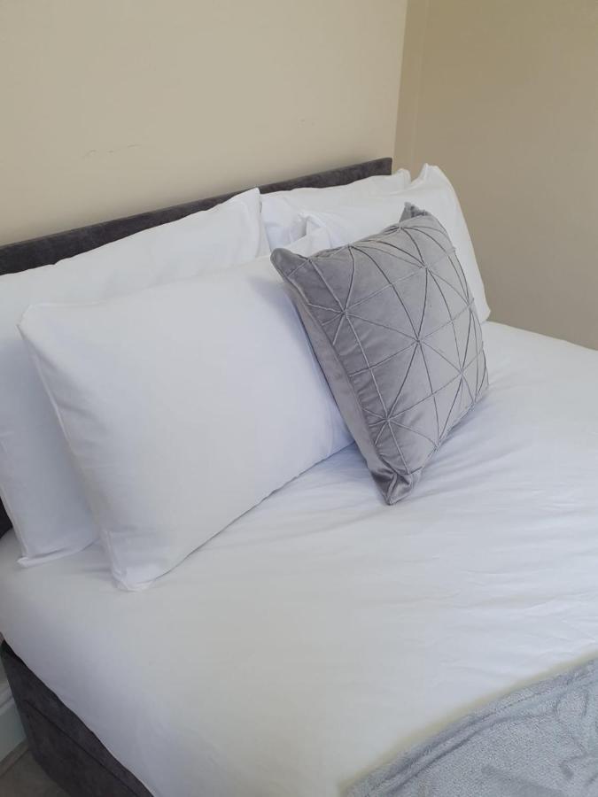 House In The Heart Of Valleys Apartment เอบูเวล ภายนอก รูปภาพ