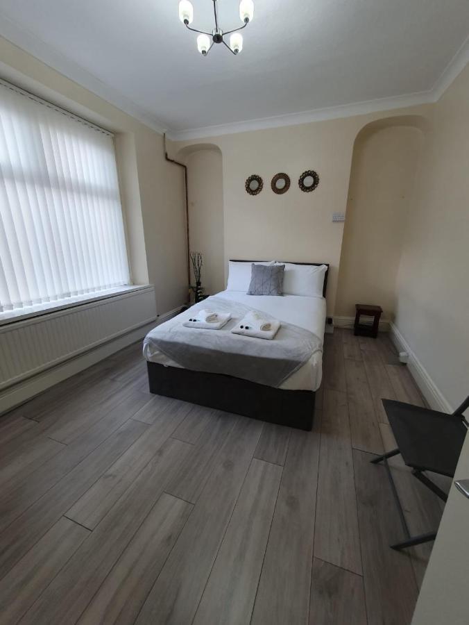 House In The Heart Of Valleys Apartment เอบูเวล ภายนอก รูปภาพ