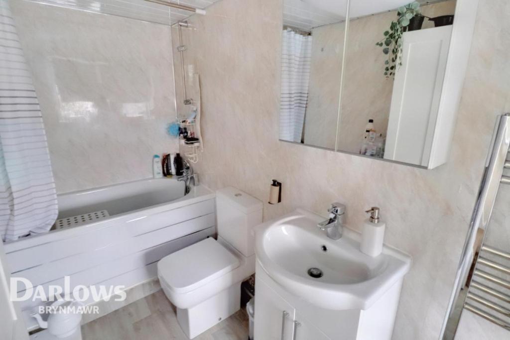 House In The Heart Of Valleys Apartment เอบูเวล ภายนอก รูปภาพ